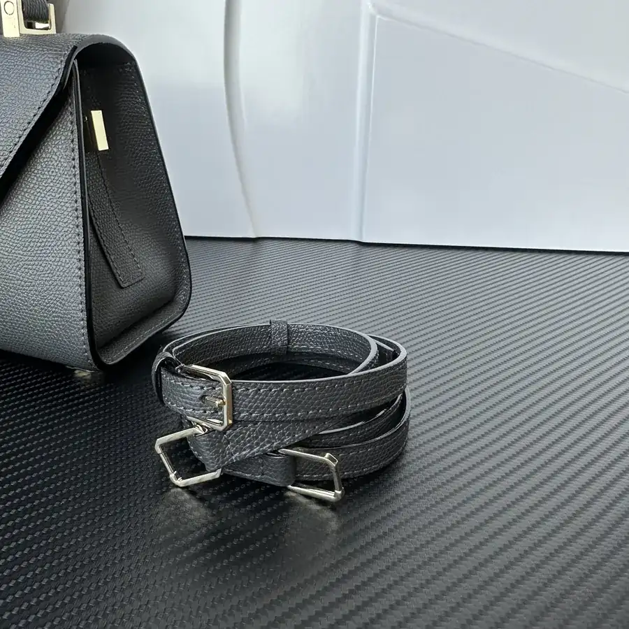 Valextra Iside Minimalist Design with Grained Calfskin Interior