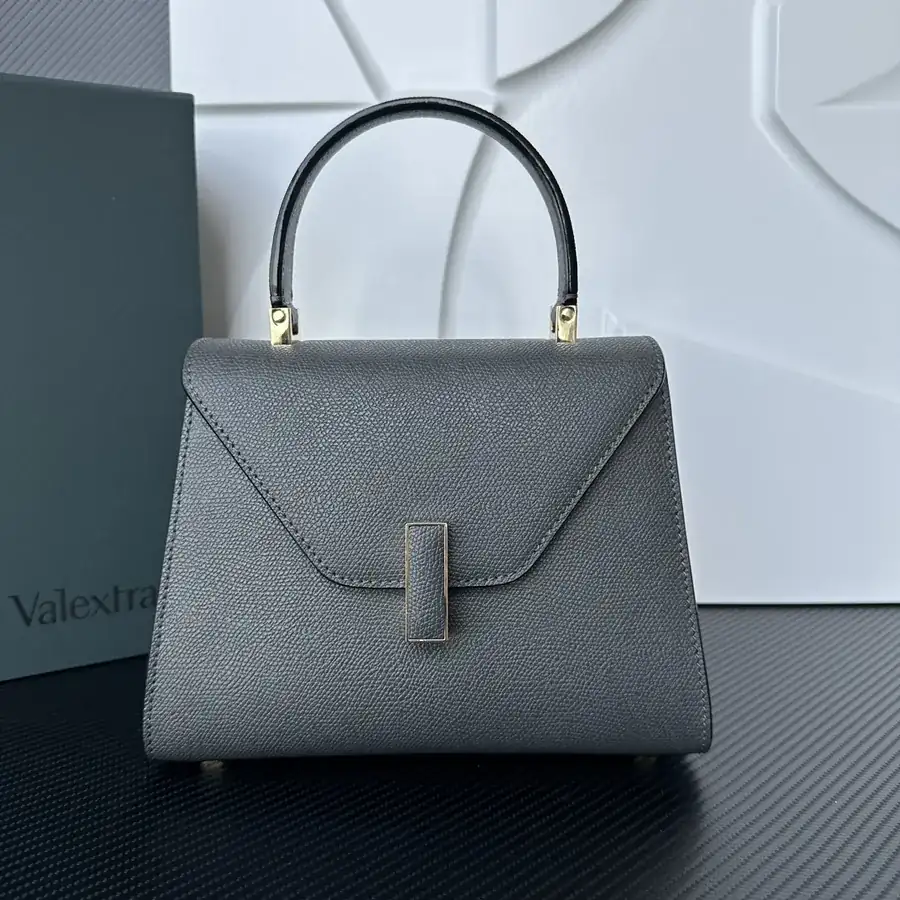 Valextra Iside Minimalist Design with Grained Calfskin Interior