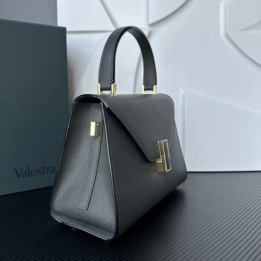 Valextra Iside Minimalist Design with Grained Calfskin Interior