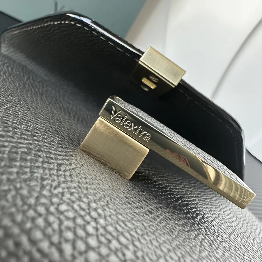 Valextra Iside Minimalist Design with Grained Calfskin Interior