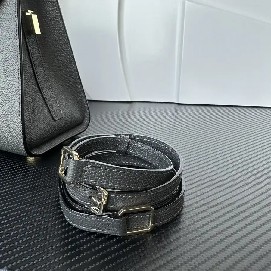 Valextra Iside Minimalist Design with Grained Calfskin Interior