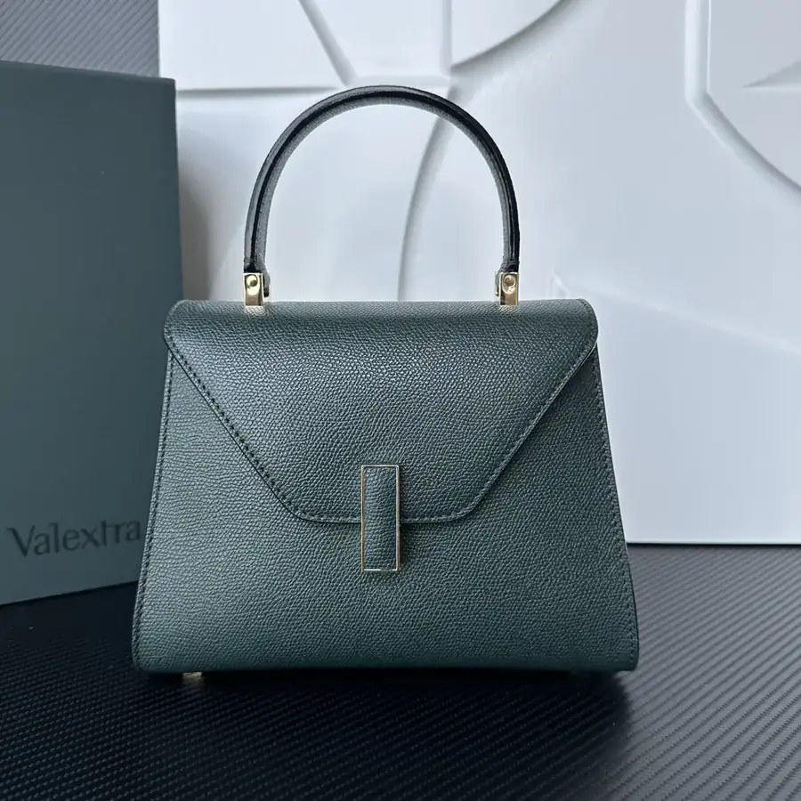 Valextra Iside Minimalist Design with Grained Calfskin Interior