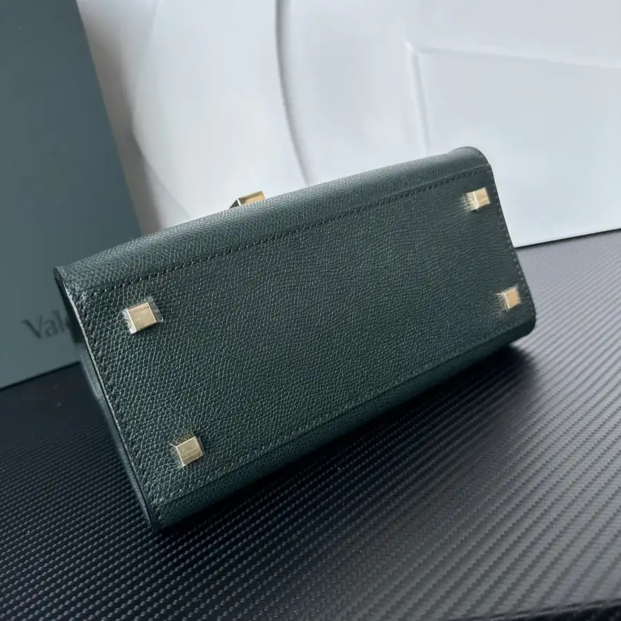 Valextra Iside Minimalist Design with Grained Calfskin Interior