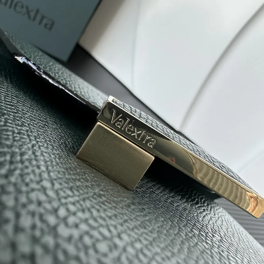 Valextra Iside Minimalist Design with Grained Calfskin Interior