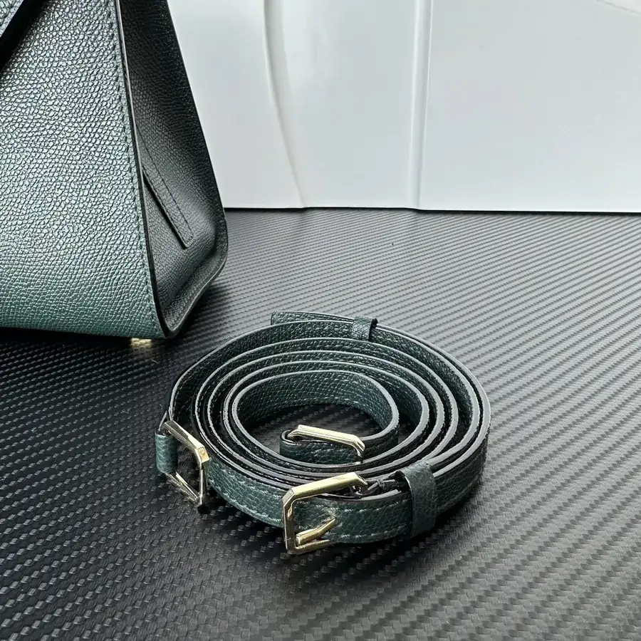 Valextra Iside Minimalist Design with Grained Calfskin Interior