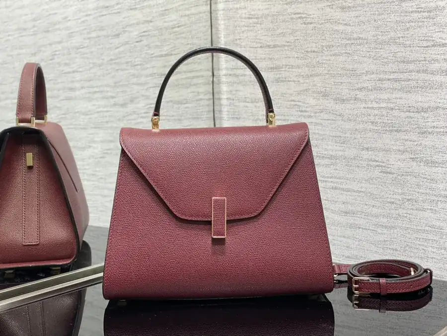 Valexstra Bucket Bag in Wine Red