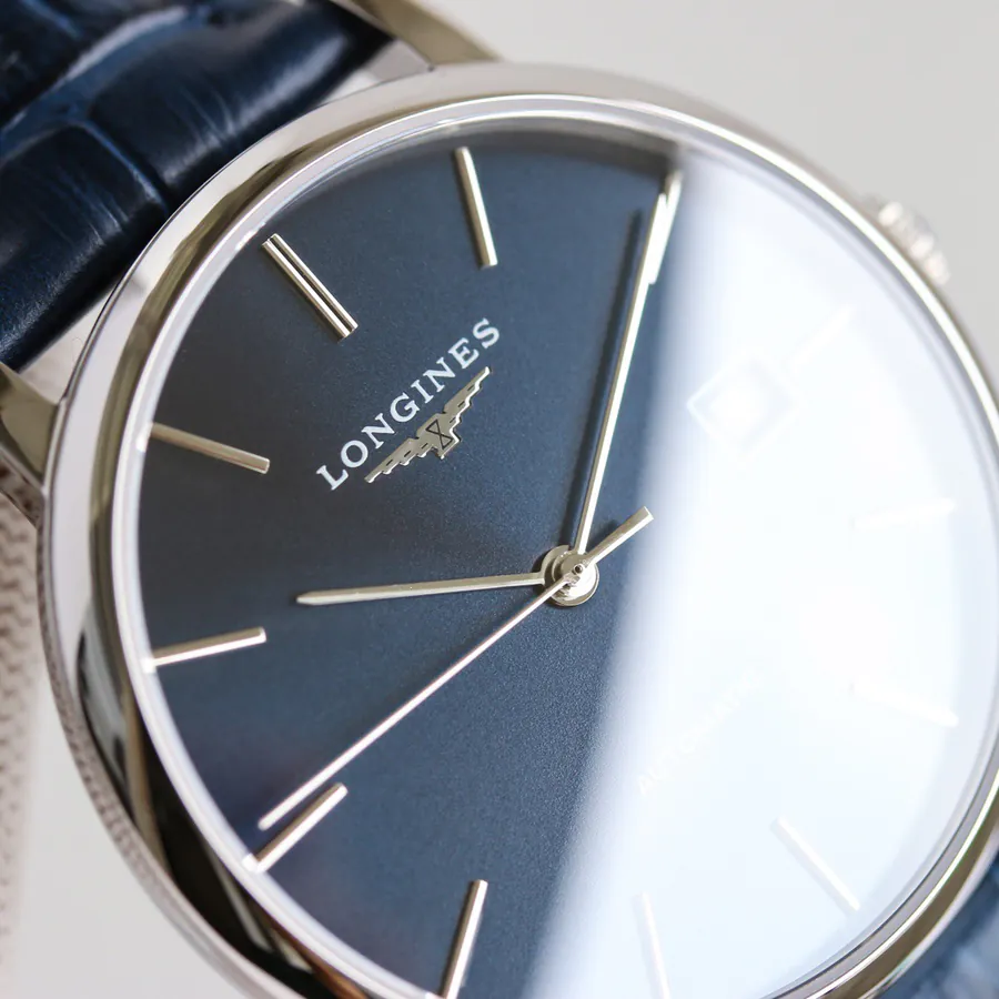 L'Éclat Bleu: Elegant Blue Leather Watch Band