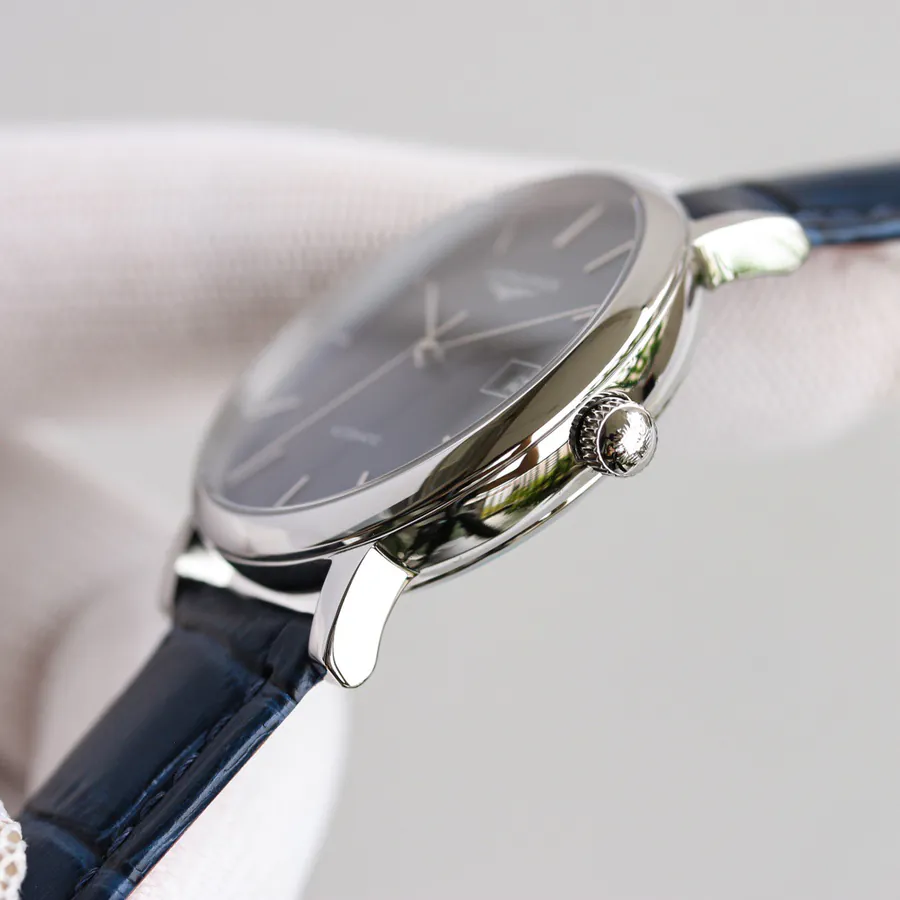 L'Éclat Bleu: Elegant Blue Leather Watch Band