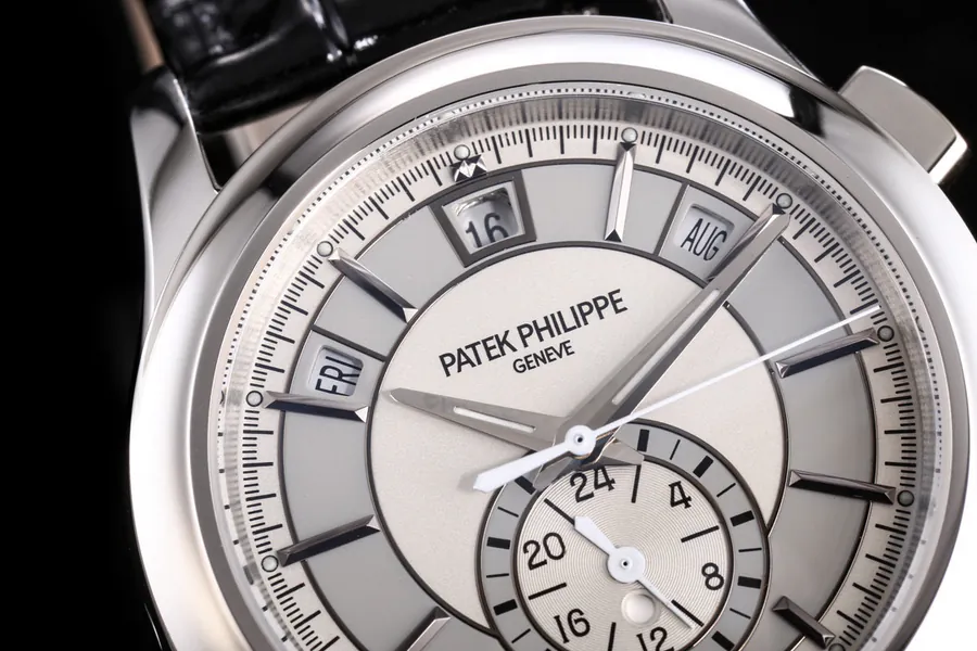 Patek Philippe Nautilus Complications Series 5905R 010