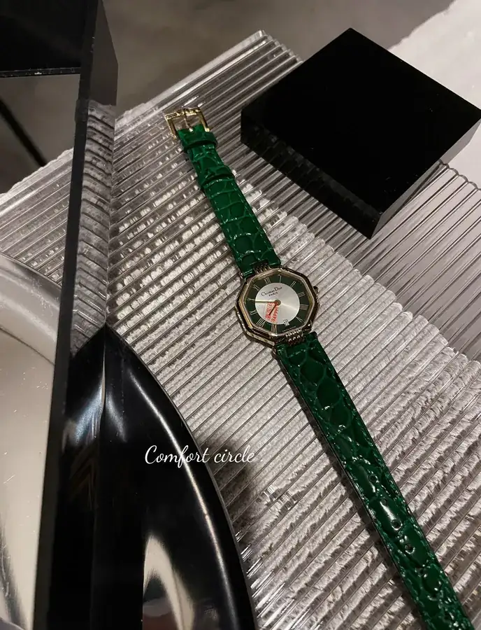 CD Calendar Polygon Vintage Watch, Unique Octagonal Design