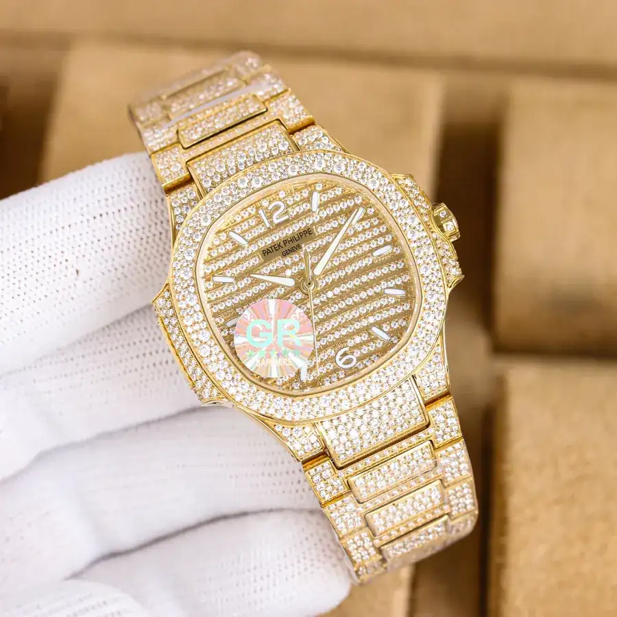 Patek Philippe 7118 Ladies Nautilus Full Diamond, Snowflake Setting