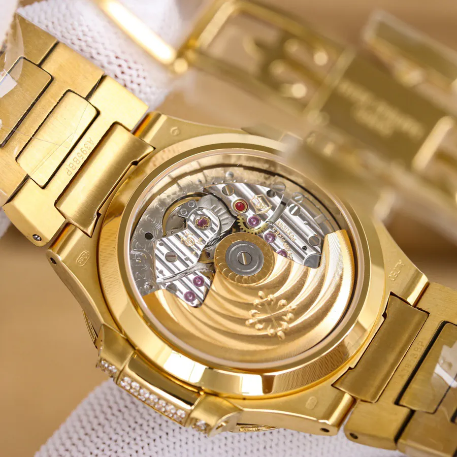 Patek Philippe 7118 Ladies Nautilus Full Diamond, Snowflake Setting