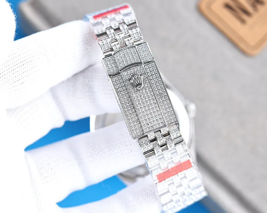 Luxury Rolex Watch with 2824 Automatic Movement and Grained Calfskin Strap