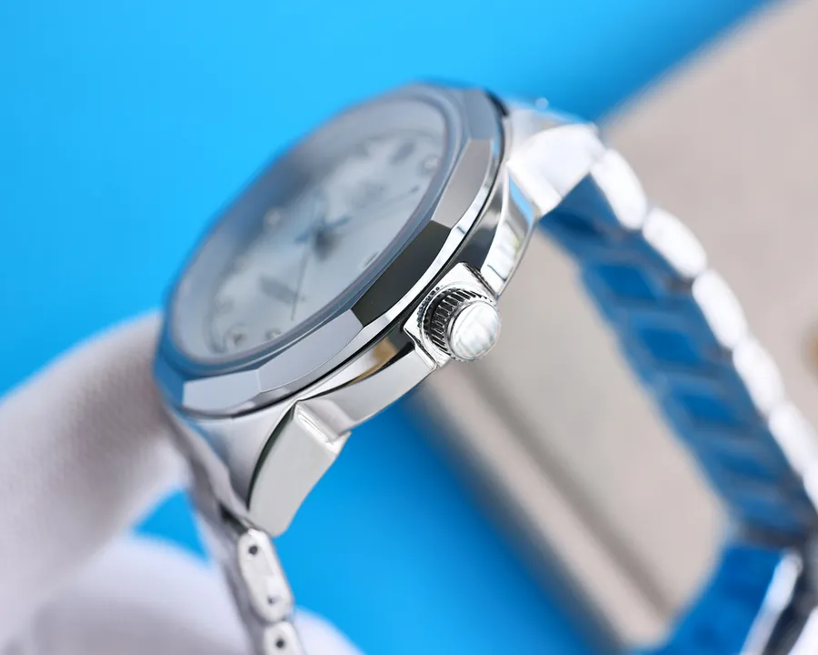 Rolex Luxury Men's Watch with Classic Three Hand Design