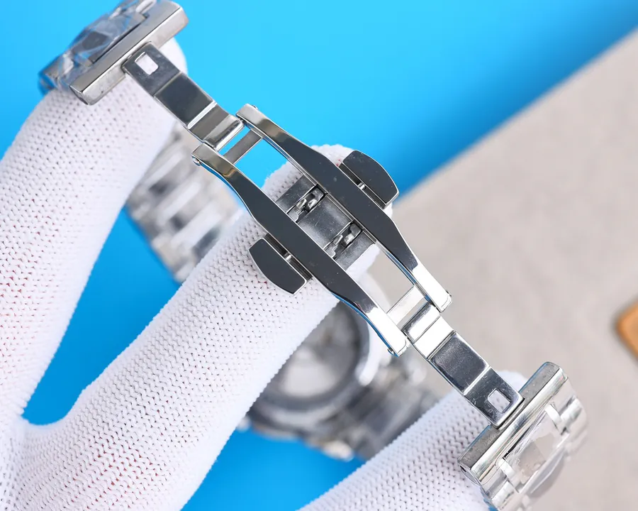 Rolex Luxury Men's Watch with Classic Three Hand Design