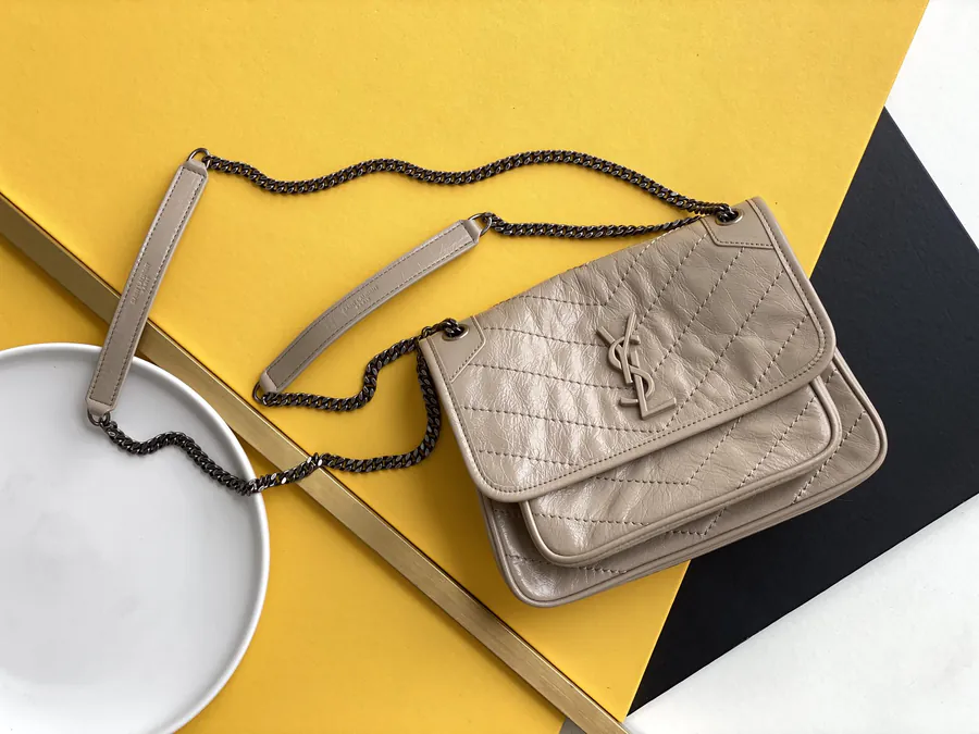 P680 Mini Niki with Silver Chain and D Clasp