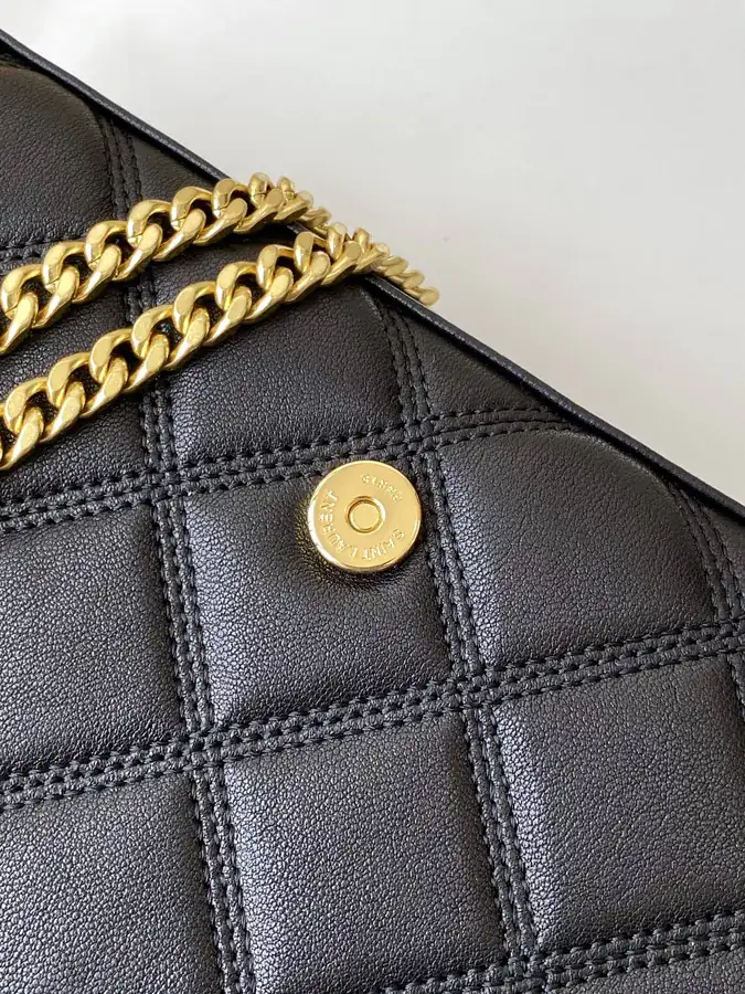 Chanel Diamond Patterned Chain Bag