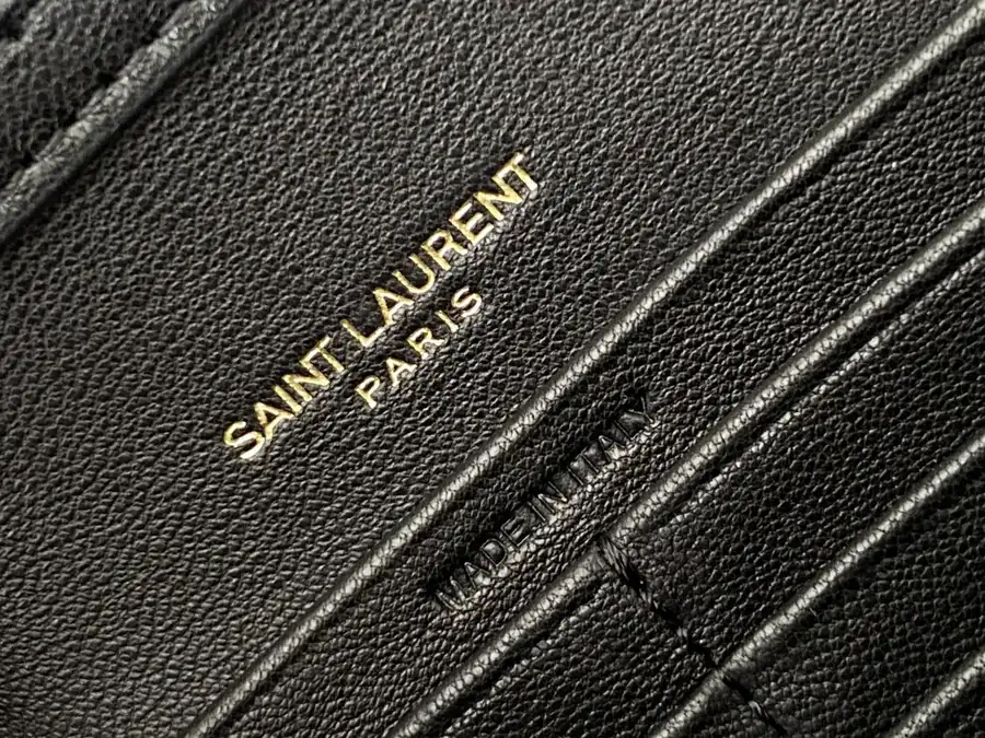 Chanel Diamond Patterned Chain Bag