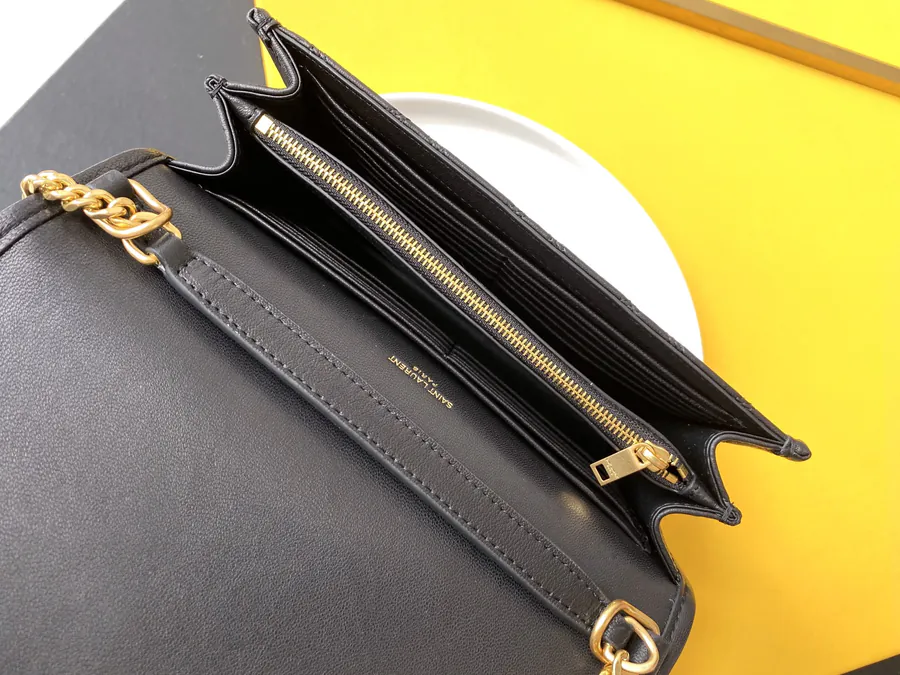 Chanel Diamond Patterned Chain Bag