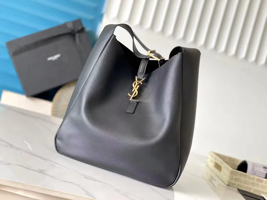 P830🌸LE 5À7 Hobo Handbag