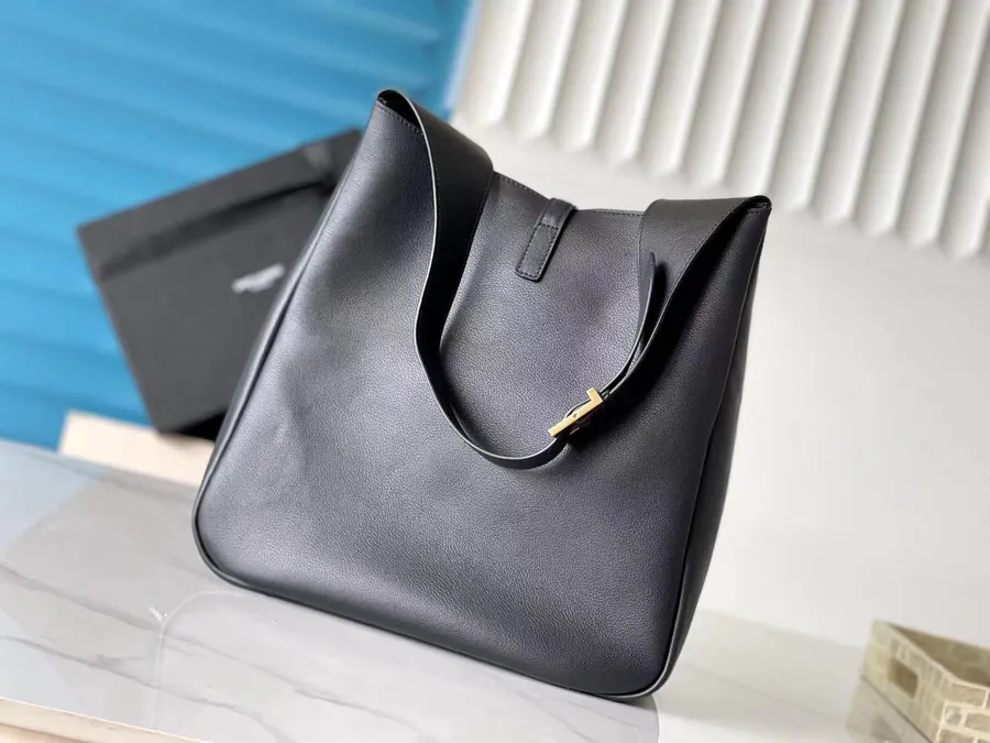 P830🌸LE 5À7 Hobo Handbag