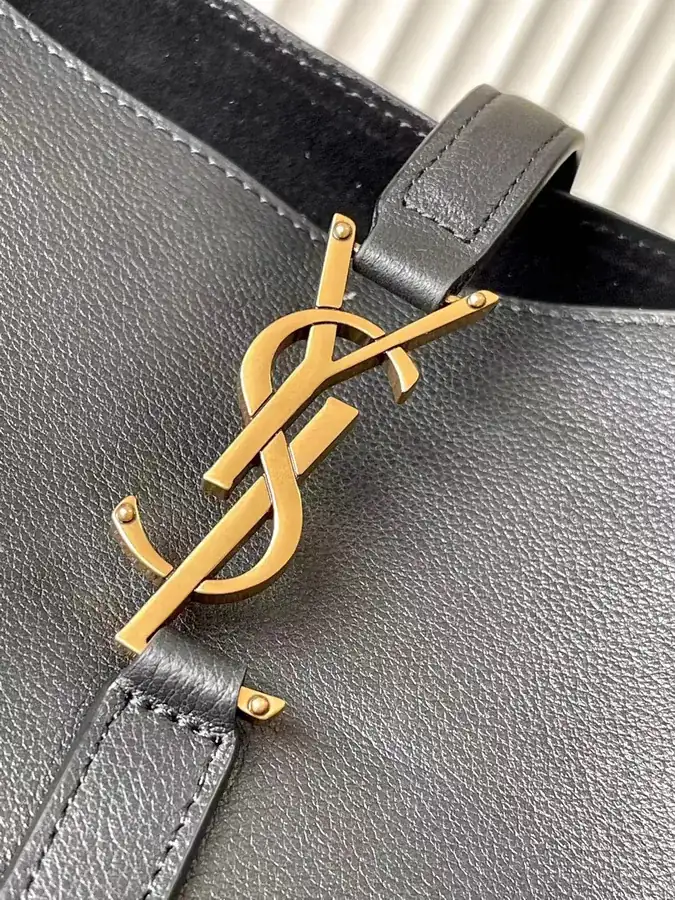 P830🌸LE 5À7 Hobo Handbag