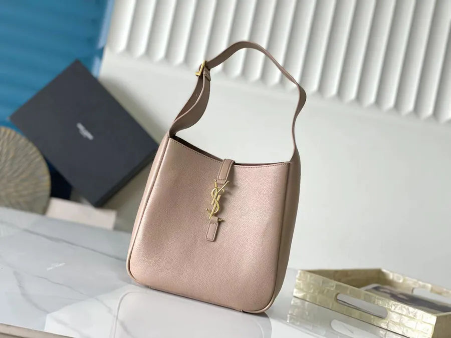 ROSE Hobo Bag Sakura Pink Grained Calfskin