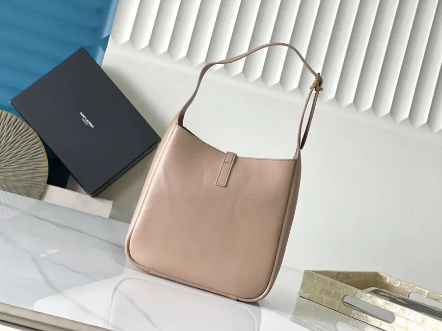 ROSE Hobo Bag Sakura Pink Grained Calfskin