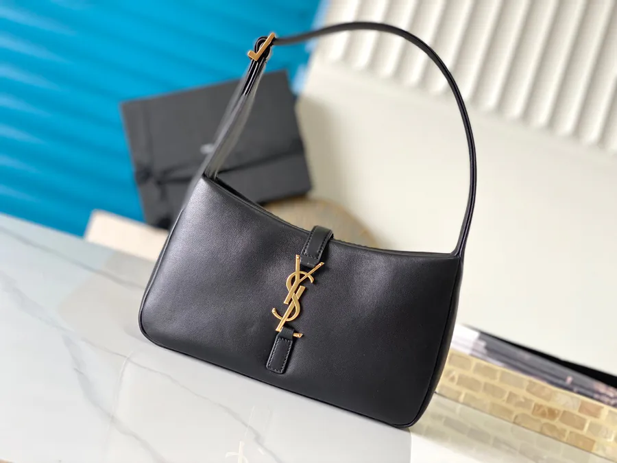 LE 5A7 Underarm Bag New Edition Grained Calfskin