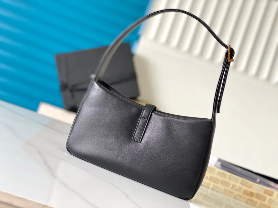 LE 5A7 Underarm Bag New Edition Grained Calfskin
