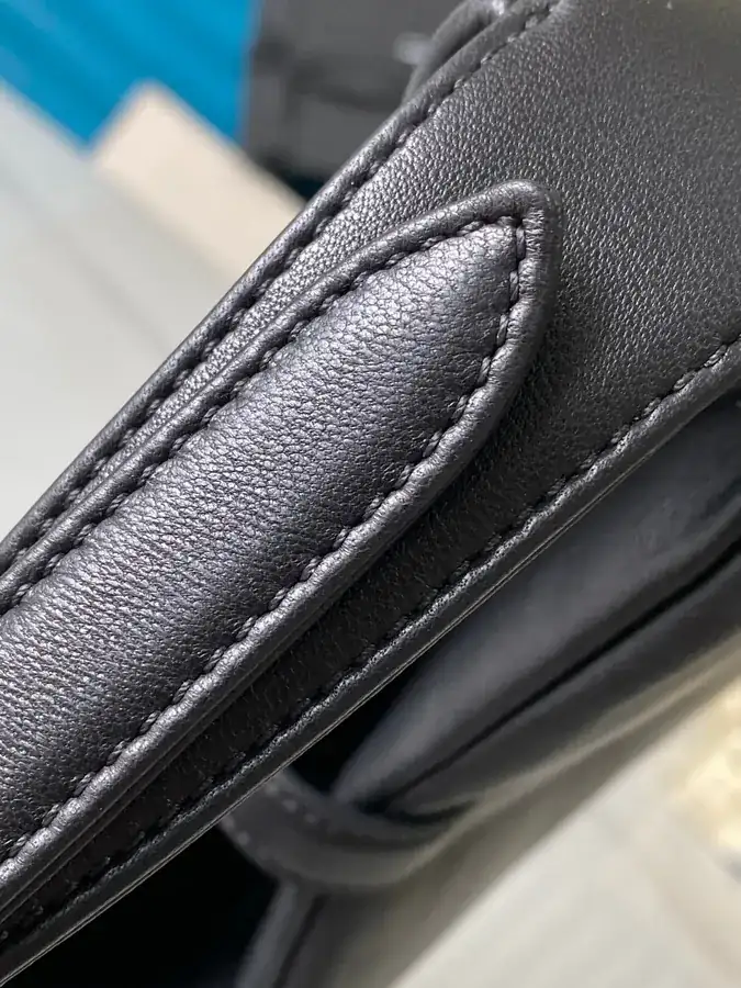 LE 5A7 Underarm Bag New Edition Grained Calfskin