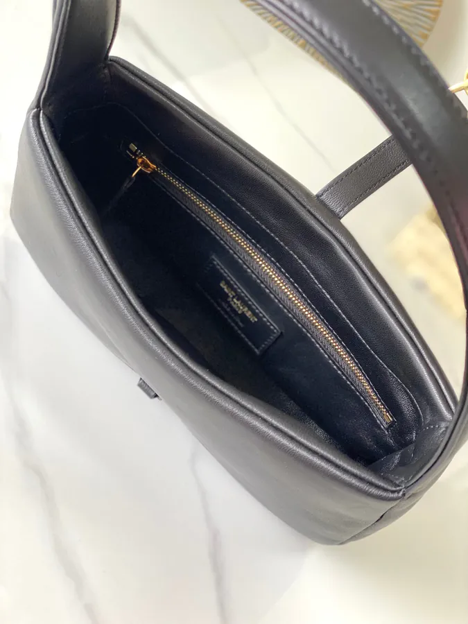 LE 5A7 Underarm Bag New Edition Grained Calfskin