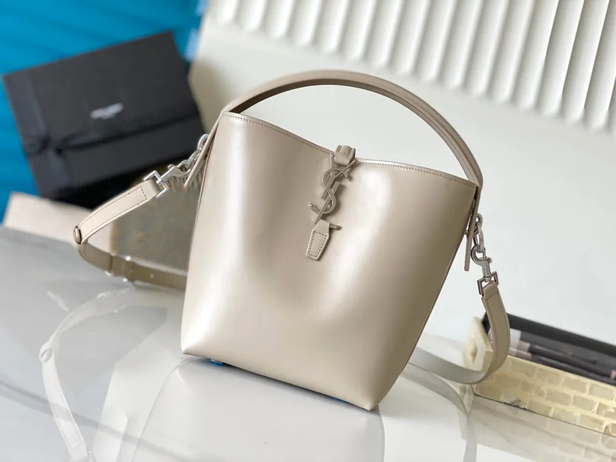 P750 LE 37 Bucket Bag Medium