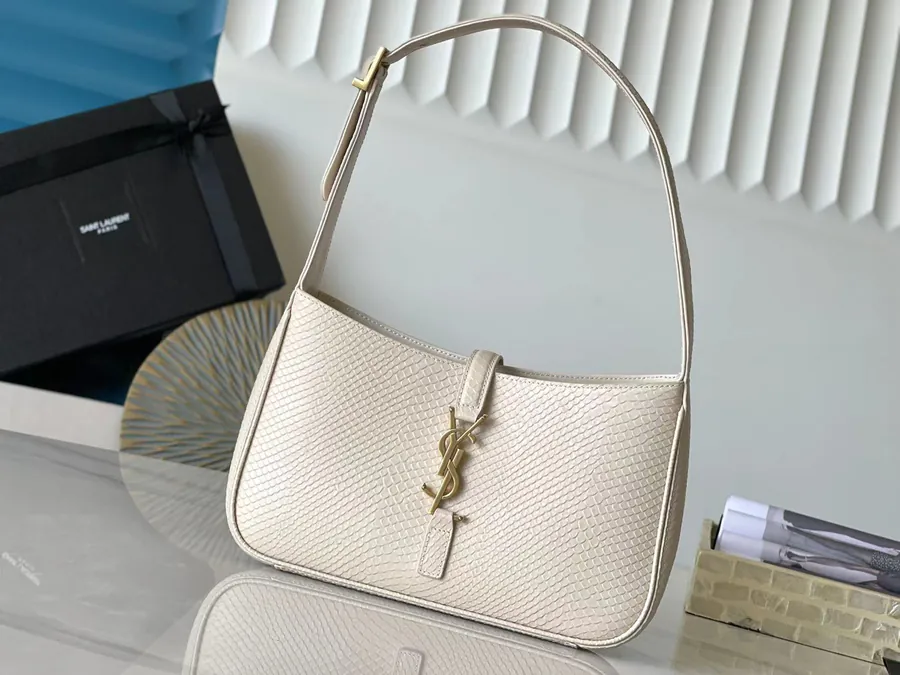 P600 657228 Light Apricot Snake Print Gold Zip