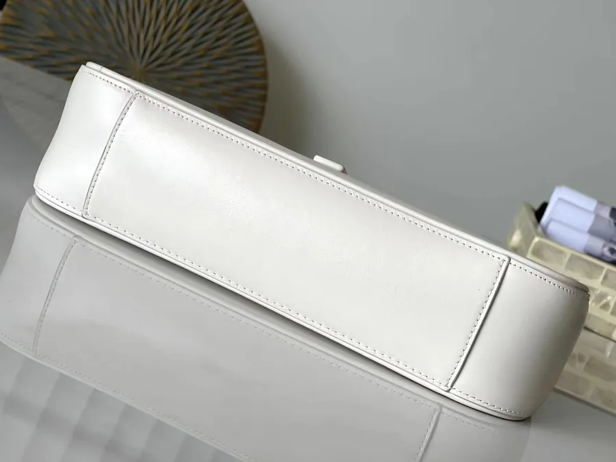 P600 657228 White Plain Shoulder Bag
