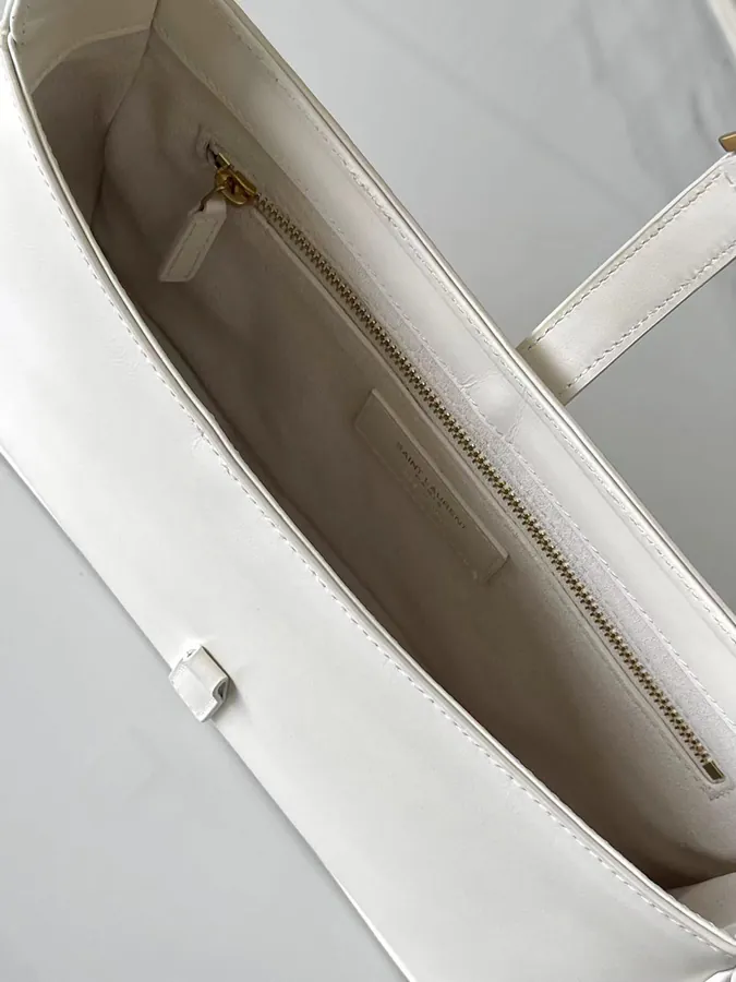 P600 657228 White Plain Shoulder Bag