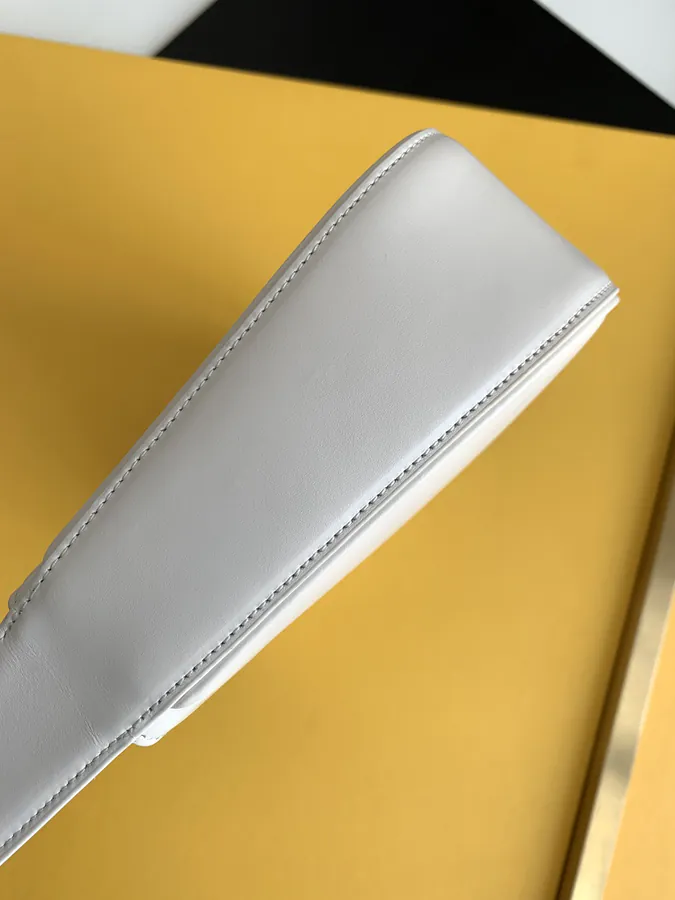 P600 657228 White Plain Shoulder Bag