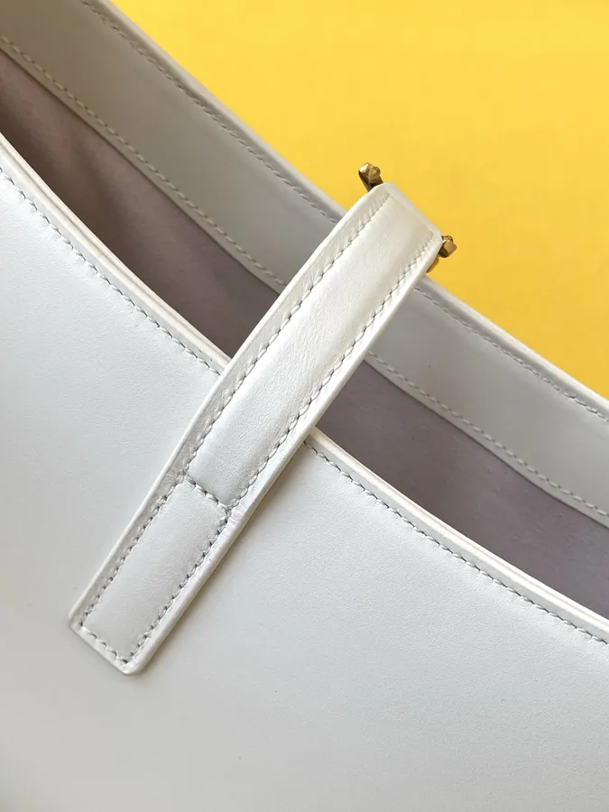 P600 657228 White Plain Shoulder Bag
