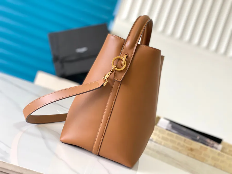 LE 5À7 Series New Bucket Bag with Handle Grained Calfskin