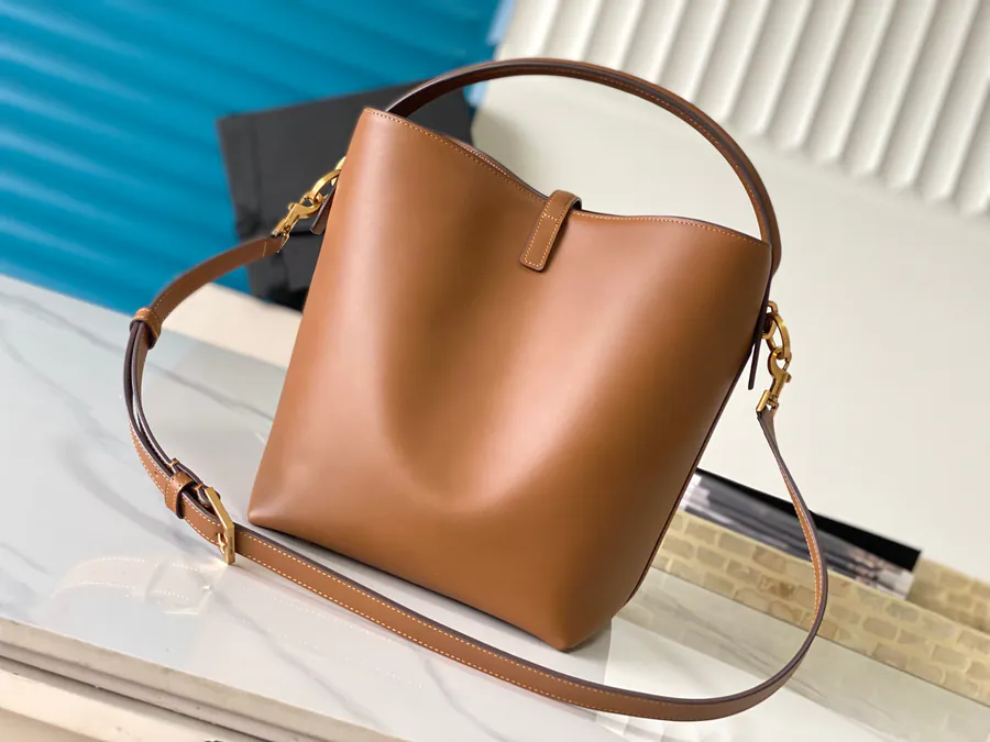 LE 5À7 Series New Bucket Bag with Handle Grained Calfskin