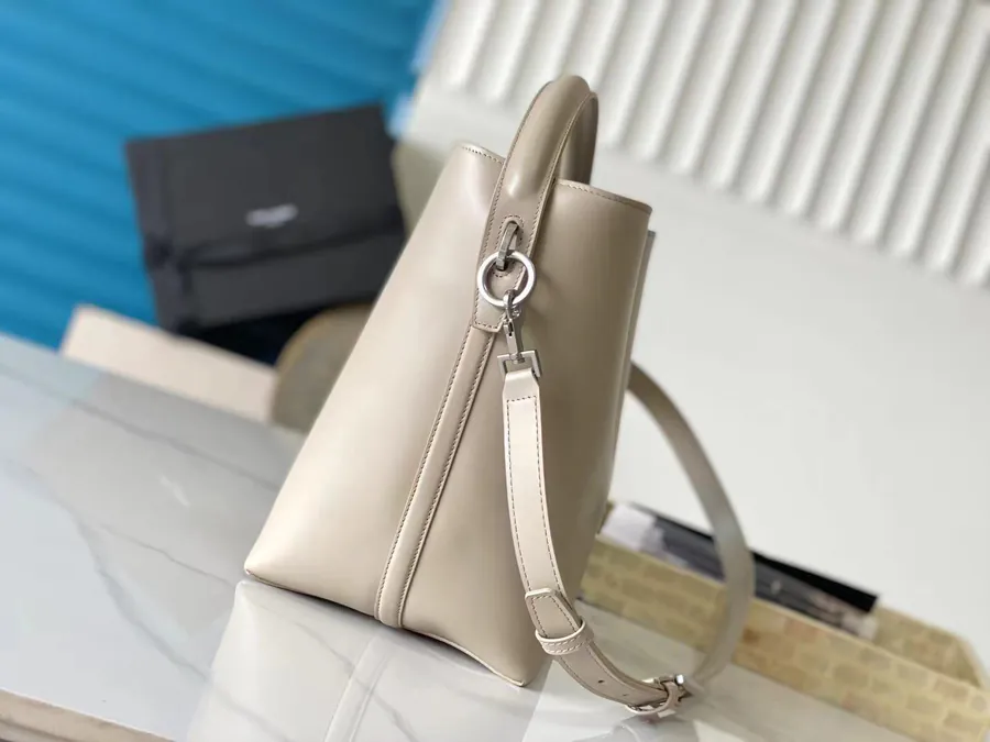 P850 LE 5À7 Series Bucket Bag with Handle