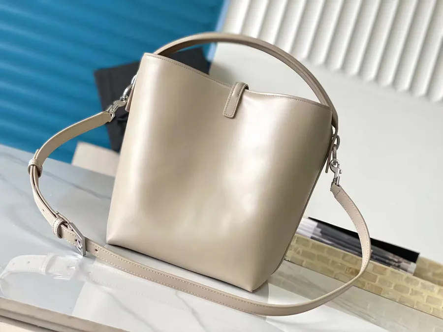 P850 LE 5À7 Series Bucket Bag with Handle