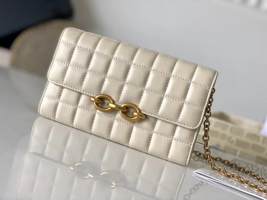 Y Brand New Chain Shoulder Bag Classic Design with Grained Lambskin
