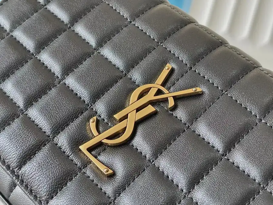 LE CASSANDRE MATELASSÉ CAR Chain Bag Square Stitch, Detachable Strap