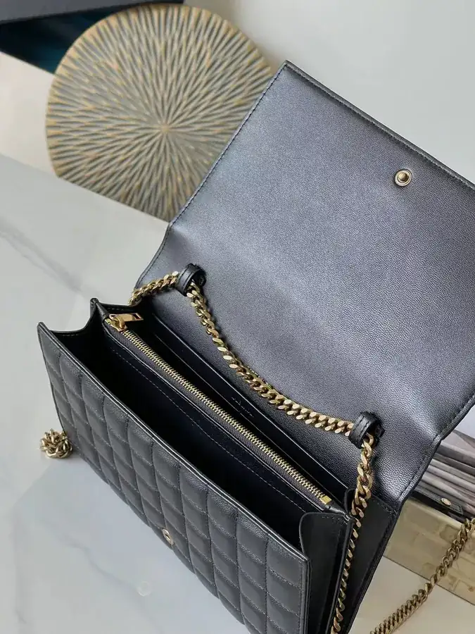 LE CASSANDRE MATELASSÉ CAR Chain Bag Square Stitch, Detachable Strap