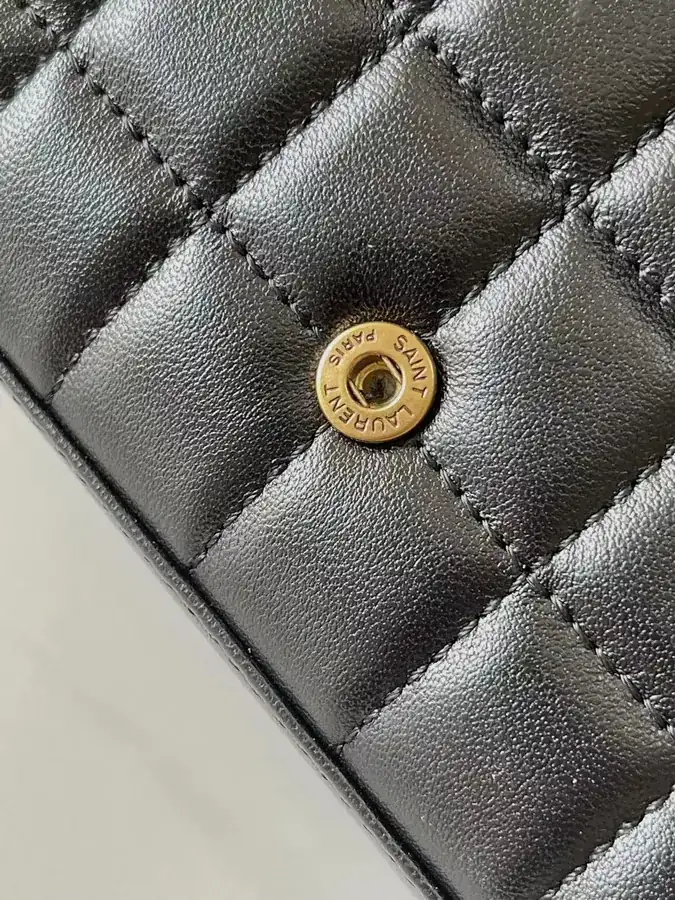 LE CASSANDRE MATELASSÉ CAR Chain Bag Square Stitch, Detachable Strap