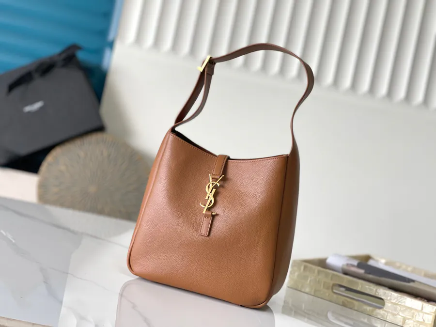 P760 Rose Hobo Bag Grained Calfskin