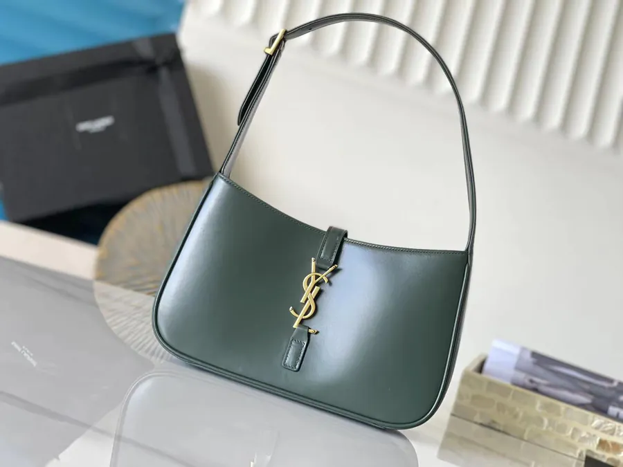 P600 657228 Green Plain A7 Bag
