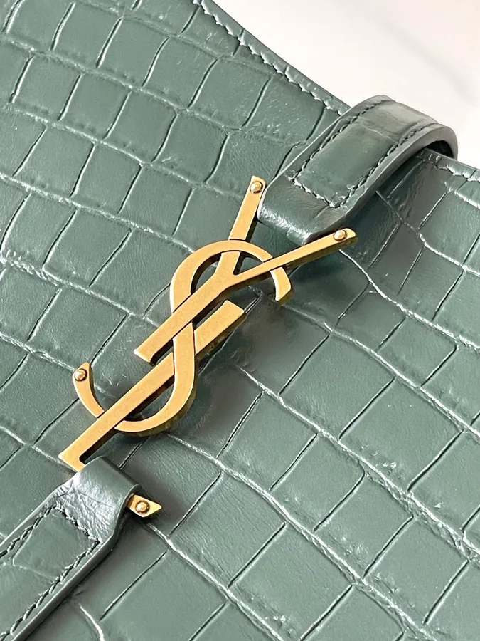 P600 657228 Green Crocodile Print Bucket Bag