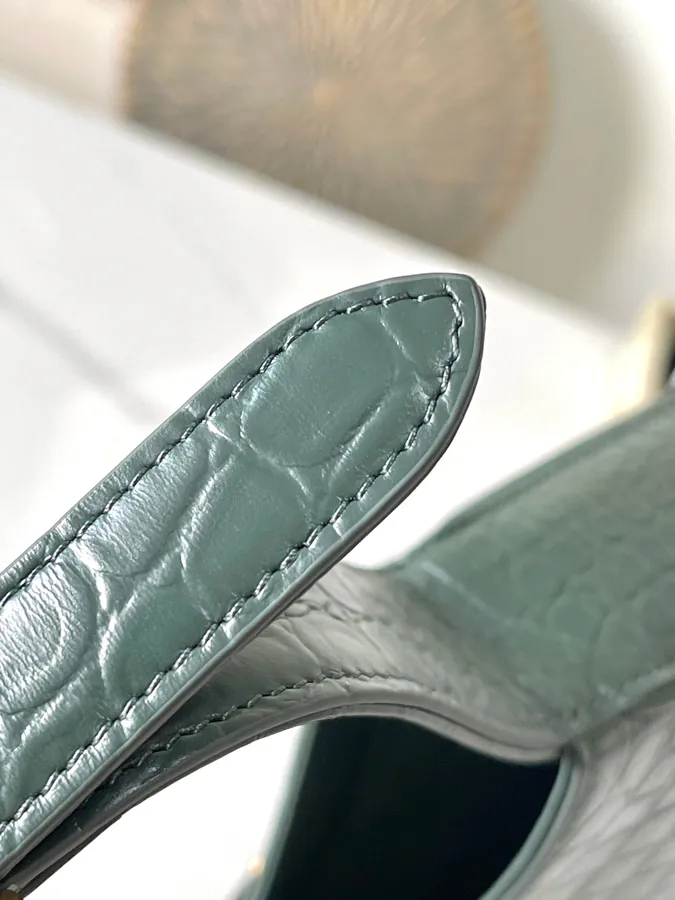 P600 657228 Green Crocodile Print Bucket Bag